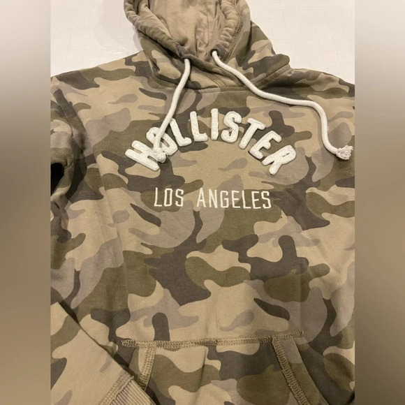 Hollister Tops - Hollister Camo Pullover Hoodie Size Small